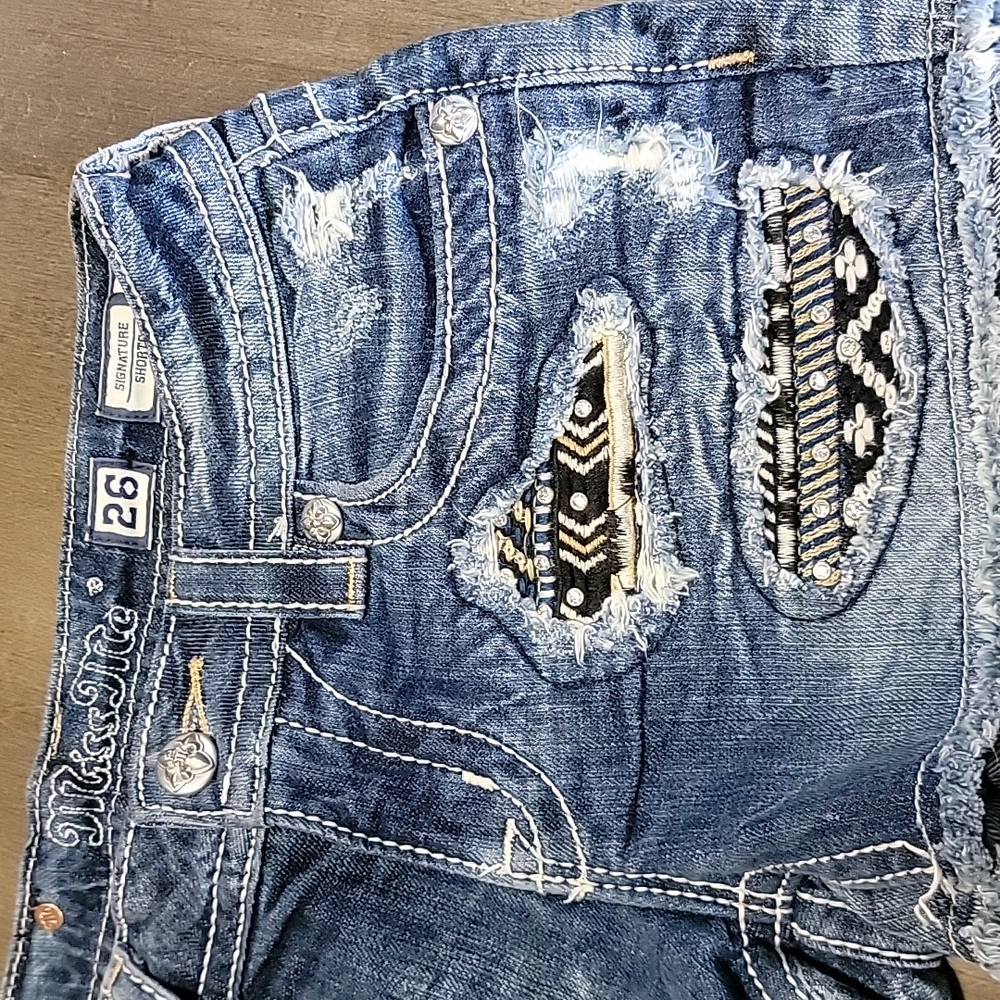 shorts - Picture 2 of 5
